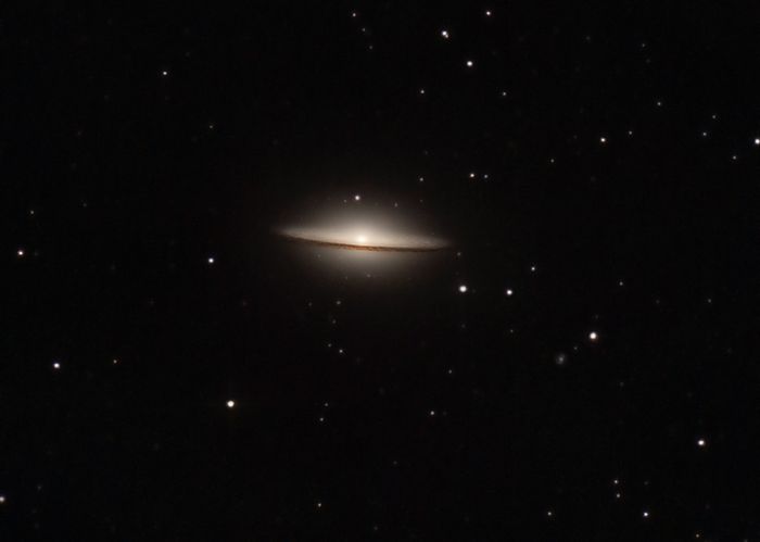 M 104, Galaxia del Sombrero