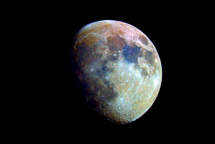 Capturando el color de la Luna (20/05/2005)